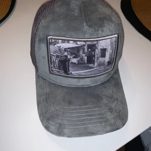 Emilio Pendenza keps - Lägger ut igen pga oseriös köpare. Helt ny aldrig använd! Köpare står för frakt