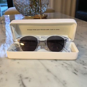 CHIMI  - Säljer dessa supersnygga oanvända CHIMI solglasögonen i modellen 002, färgen Litchi. Säljer för 1000 och frakt ingår! Köptes för 1200 i somras. Aldrig använda❤️‍🔥
