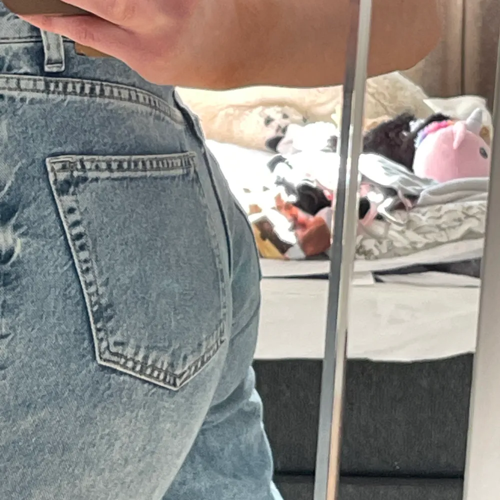 Dessa är i jättefint skick men kommer inte till användning, långa i benen på mig som är 170!!💞💞. Jeans & Byxor.