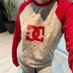 Sweater - sells this cool sweater! can fit xs-s❤️I'm not sure what the shipping is from Norway but I think it's around 100