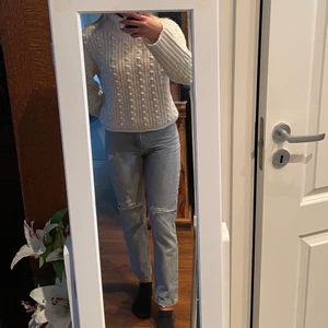 Ljusgråa Jeans Zara - Säljer då de inte passar mig, aldrig använda! Jag är 172cm ❣️