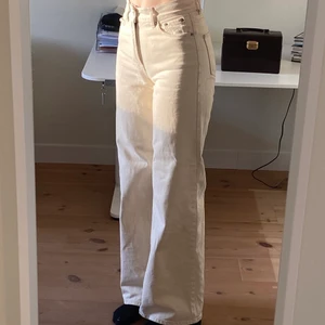 Junkyard jeans - Säljer dessa superfina junkyard jeans som tyvärr har blivit för små för mig! Sparsamt använda och i mycket gott skick. Skicka gärna ett meddelande vid frågor eller om ni vill se fler bilder! 🥰