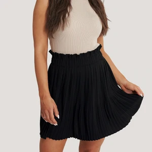 KJOL NAKD - Oanvänd nakd kjol med stretchigt midjeband💖