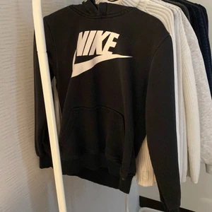 Nike hoodie - Jätte snygg Nike hoodie skulle säga att den passar mer xs än s 