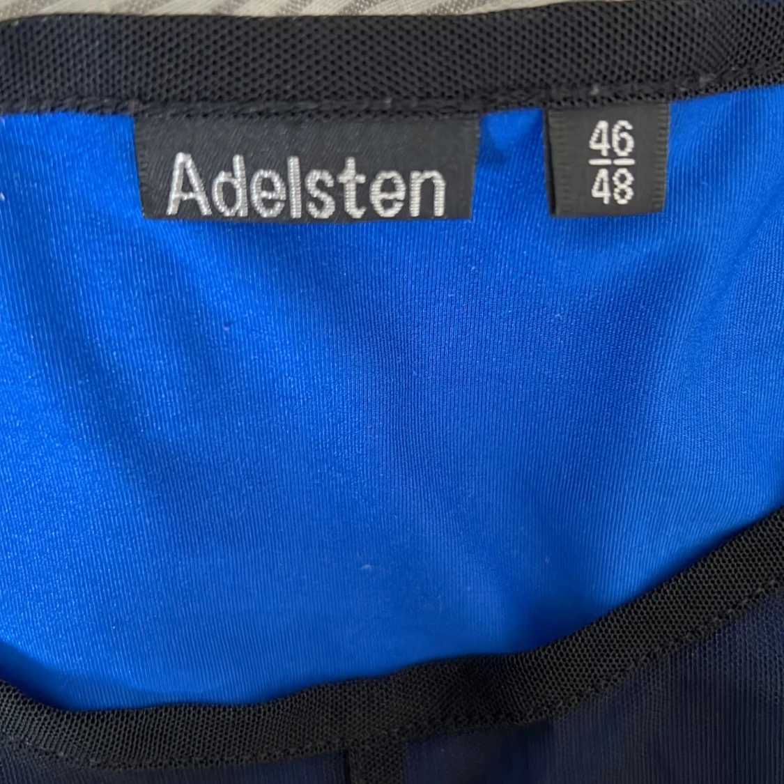 Svart och blå festtröja i mesh  - 91