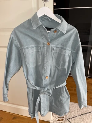 Jacka - jeansjacka, sällan använd