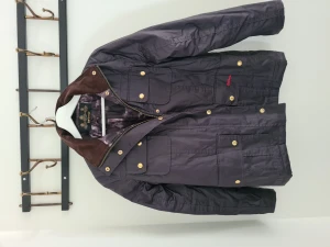 Jacka Barbour - Jacka från Barbour i stl UK 12  Skulle säga att den pssar XXS-XS Nyskick