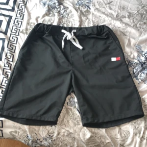 Enkel Herr short - Köpte denna shorts för 3-4 månader sen, har använt den 1 gång så kände att jag ville ha bort den från garderoben.