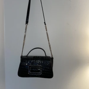 Väska - Den är köpt på zara❤️inga defekter