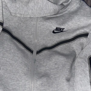 nike tech - bra nike tech och den kommer i bra skick i storlek xs