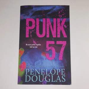 Punk 57 av Penelope Douglas.  Aldrig läst, nyskick. (Har dock läst den som E-bok).  Passar dig som gillar mörk romantik ;)                                                  FRI FRAKT FRAM TILL 19 APRIL!