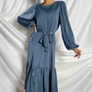 Klänning - Jättefin klänning, i nyskick använt bara en gång 💗 GRATIS FRAKT fram till 18 april så tryck på KÖP NU :)