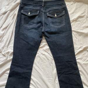 Jättesnygga flated lågmidjade jeans i true religion stil från topshop, använt en gång
