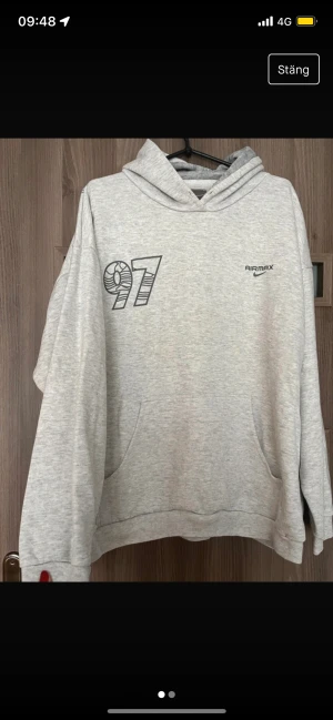 Nike Air max Hoodie - Nike air max 97 hoodie. Fick den precis men passar tyvärr inte så säljer den direkt. 9/10 Skick. Croppad