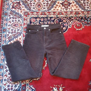 Carin Wester manchesterbyxor - Bruna manchesterbyxor i fint skick. High waist storlek 34/ xs 