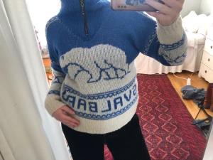 Svalborg - Varm och fin stickad tröja från svalborg! Jättebra för att åka skidor i!