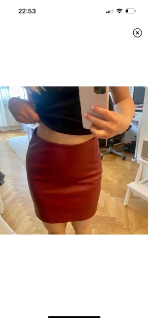 Läderkjol - Läderkjol från Bikbok strl 36, knappt använd så fint skick!🙏🏼