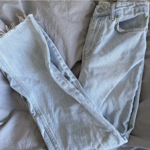 Straight leg - Straight leg jeans från chiquelle storlek 34
