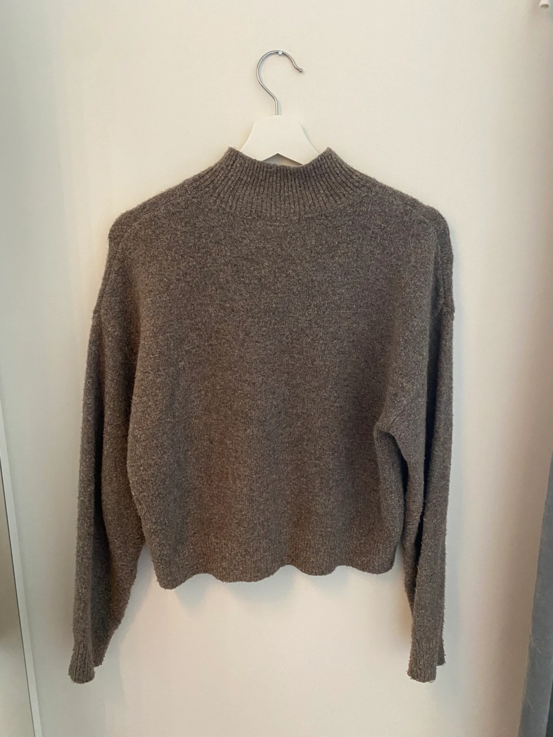 Brun stickad tröja - 90