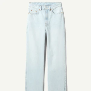 Weekday 👖  - Säljer dessa Voyage jeans från Weekday i ljusblå, hör av er för egna bilder och mått! 