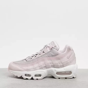 Nike air Max 95 dam - Säljer min systers skor. Det är inte exakt dem på bilden men liknande!!! Storlek 40 och jätte sköna, men hon har ändrat stil och där av inte använda på länge ❣️❣️ Skicka pris förslag