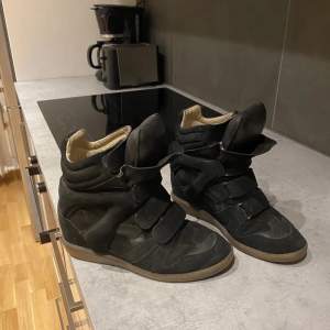 Isabel Marant Sneakers i modellen Bekett. Givetvis äkta! Använd fåtal gånger💕   Har ej kvar kvitto eller box, därav priset.