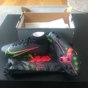 Fotbollsskor Nike mercurial superfly 8 elite ag - Helt oanvända fotbollsskor i storlek 40. I elite som är bästa versionen av skorna. 