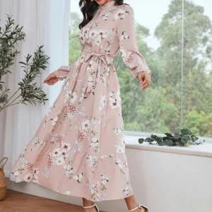 Klänning - Jättefin klänning i fint skick men har använt bara en gång 💗 FRI FRAKT :)