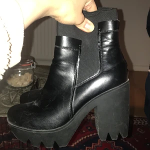Buffaloskor - Buffaloskor använd Max 3 gånger i storlek 39. Möter upp köparen.