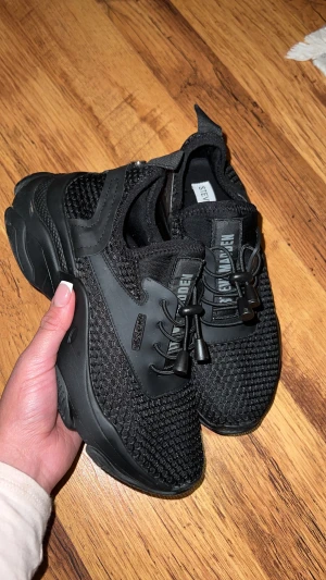 Steve madden skor  - Använd ca 2 gånger som nya storlek 37 