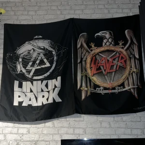 Planscher - En Linkin Park plansch & en Slayer plansch. Nypris är över 200kr per plansch, men säljer dem för 150kr/st + frakt. Endast Linkin Park är kvar!