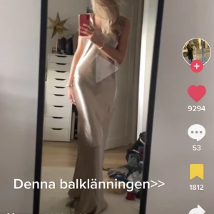 Champagne långklänning - Helt oanvänd och med prislapp kvar! Har både i storlek 36 och 38! Köparen står för frakt!🥂