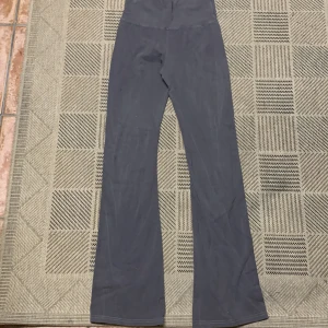 Yogapants - Ett par Brandy Melville yogapants Använda 2 gånger eftersom dem inte passade mig som jag ville. Köpta för 200kr säljer för 150kr