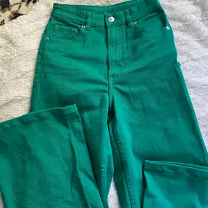 Coola gröna baggy jeans ifrån H&M. Köpare står för frakt!