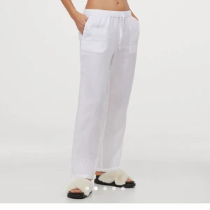 Linnebyxor  - Säljer mina linnebyxor för har ett par likadana, köpt förra året men är i samma skick. Skicka för fler bilder❤️ frakt ingår!