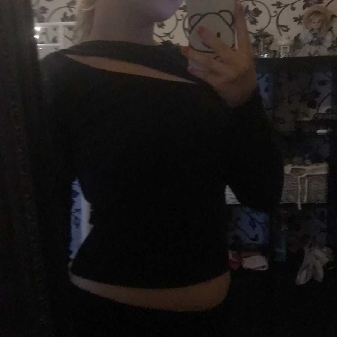 Svart Topp med ett cut vid brösten XS - 90