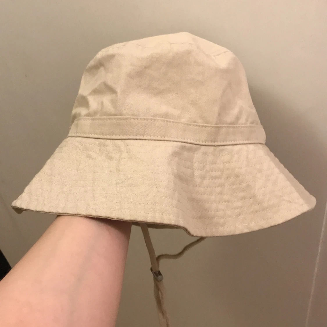 Beige bucket hat 