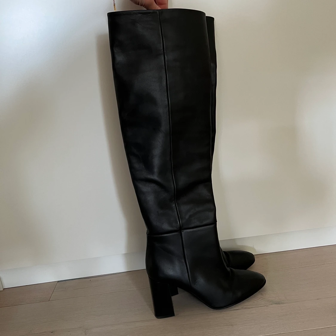 Högklackade skinnboots