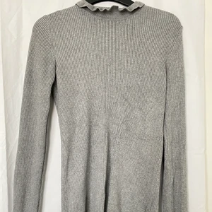 GinaTricot Tröja (M) - En långärmad tröja från bikbok i perfekt skick. 