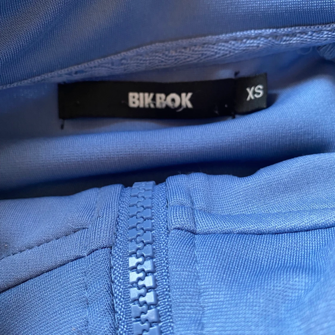 Blå zip tröja  - 91