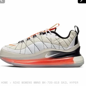 Nike 720s 818 - Säljer dessa då jag inte använder de längre.  Det är en liten punka på vänstra skon men jag har inte haft orken att fixa den, går säkert att limma. Därav lägre pris. Skriv för egna bilder!! Box finns😊💞