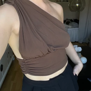 Brun topp - Mörkbrun topp från Hanna schönberg x Nakd kollektion🤎stl S