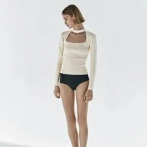 Zara tröja - Säljer denna tröja i naturfärg/beige eftersom den inte kommer till användning. Storlek S och är i fint skick