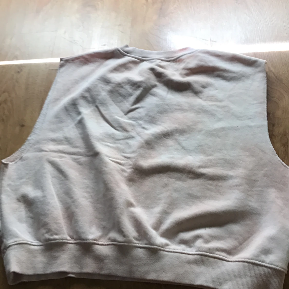 Fin tröja i vit och rosa - 91