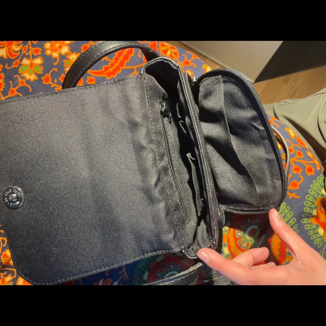 Svart sidoväska  - 91