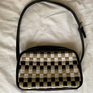 Superfin handväska köpt secondhand! Perfekt storlek!! 
