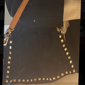 Mockaväska - OBS saknar kedja så får fästa eget band/kedja som på bilden 😊