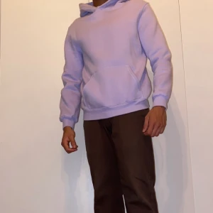 Basic Lila Hoodie  - Basic Lila Hoodie Relaxed fit Storlek: S