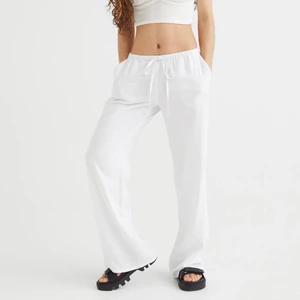 Söker linnebyxor  - Söker dessa vita linnebyxor i storlek XXS eller XS från hm, skriv om ni säljer