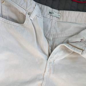 Vita jeans från gina tricot använda två gånger 